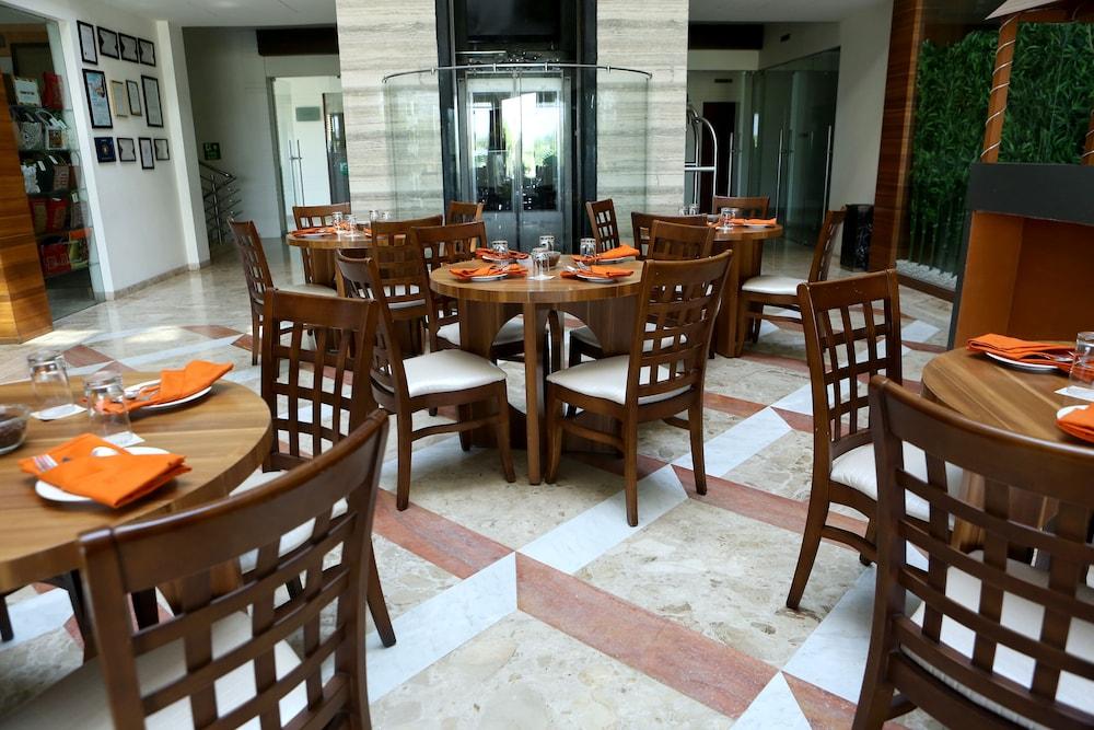 The Fern Residency Mundra Otel Dış mekan fotoğraf