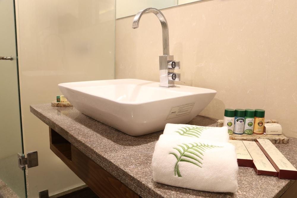 The Fern Residency Mundra Otel Dış mekan fotoğraf